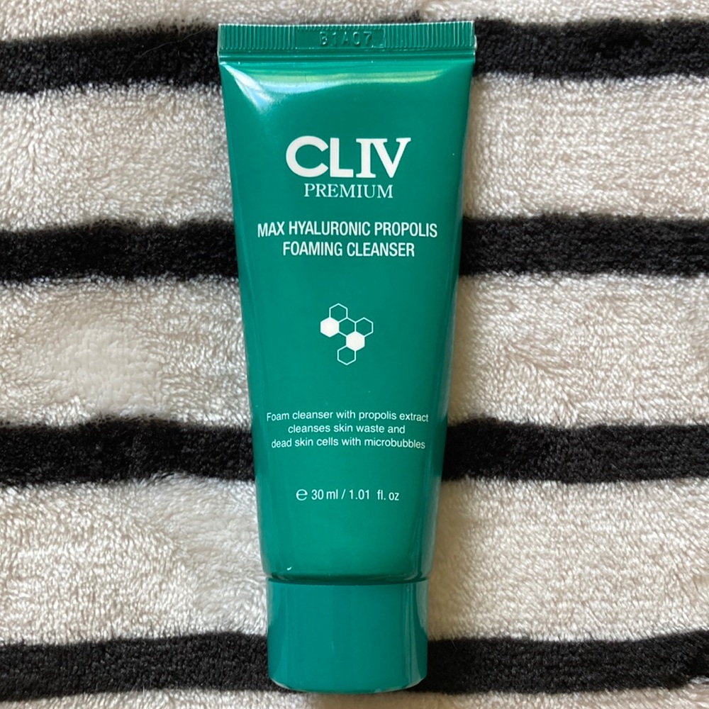 ✨ 5/$25 item - Cliv Premium Max Hyaluronic Propolis Foaming Cleanser